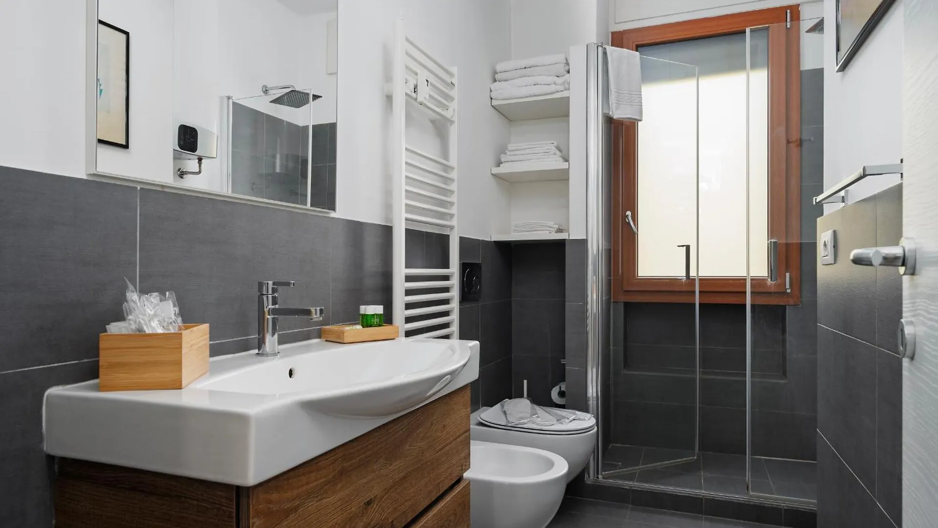 Ferienwohnung New - Roncaglia - M4 Bolivr - Sforza Castel Mailand Italien