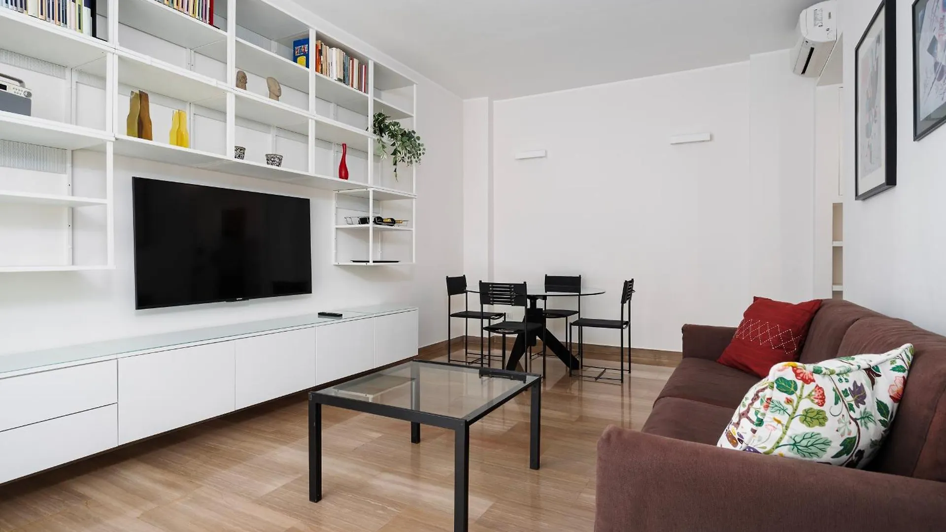 Ferienwohnung New - Roncaglia - M4 Bolivr - Sforza Castel Mailand